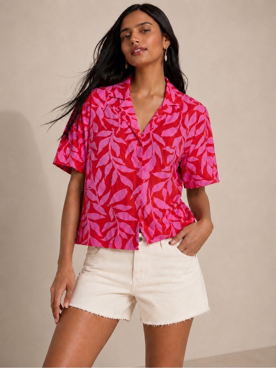 a new day Tops - NWT Cotton-Linen Pink and Red Leaf Pattern Short Sleeve Button-Down Shirt
